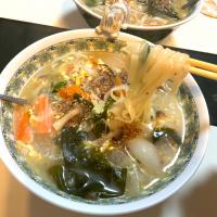 お家で温麺(クッパの麺バージョン)  韓国うどんを使って。スープは鶏ガラスープとダシダをベースに。